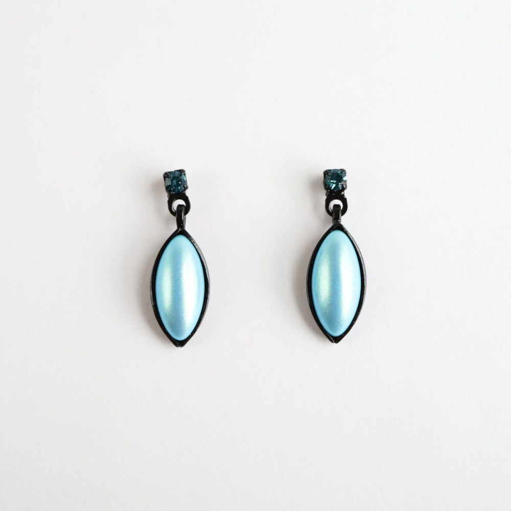 
                      
                        EAR Iridescent Dark Blue Single Leaf Post Earring
                      
                    