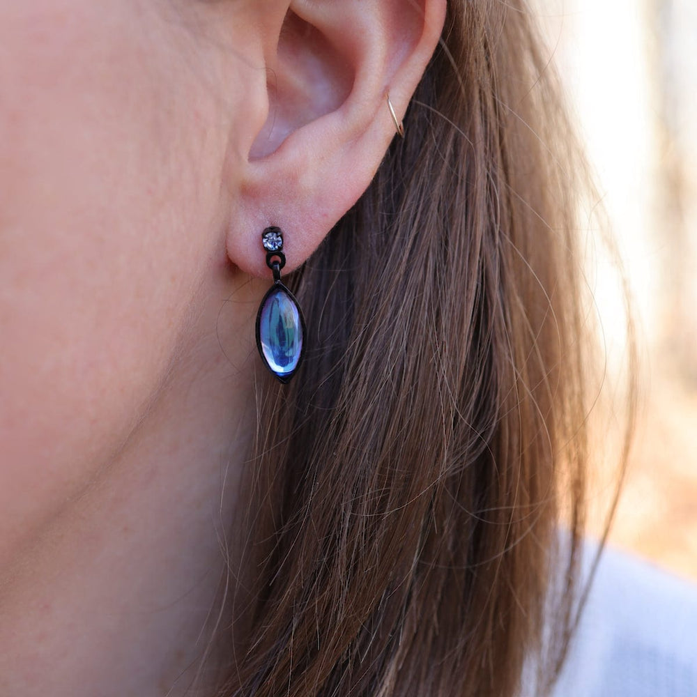 
                      
                        EAR Iridescent Dark Blue Single Leaf Post Earring
                      
                    