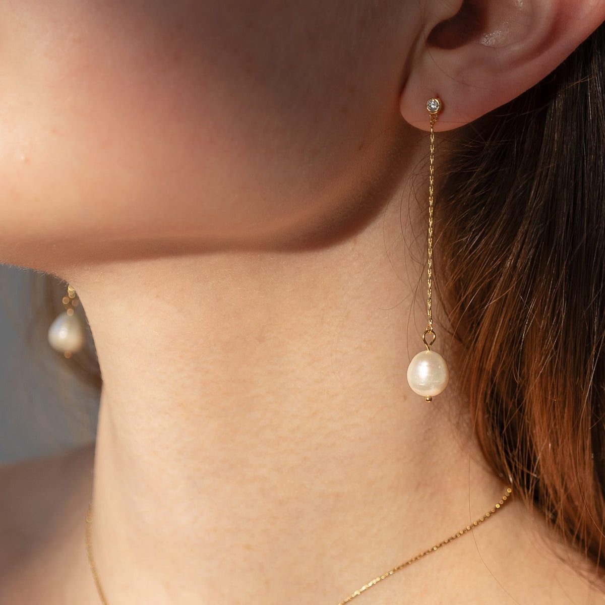 EAR Isla Pearl Swing Earring - Rhodium Plated