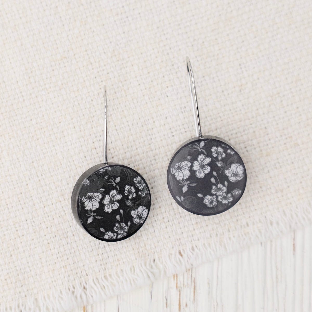 EAR-JM Black & White Kimono Round Earrings