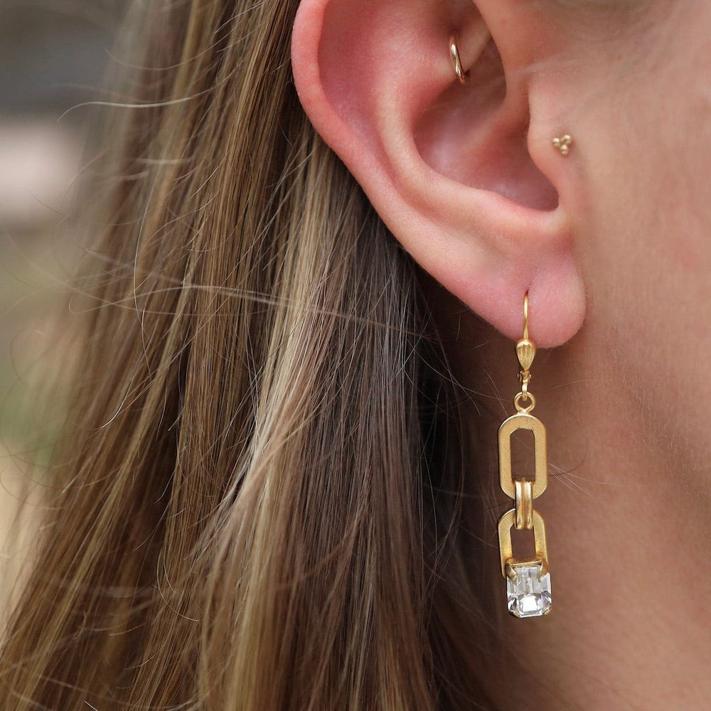 
                      
                        EAR-JM Chain Link & Clear Crystal Earrings - Gold Plate
                      
                    