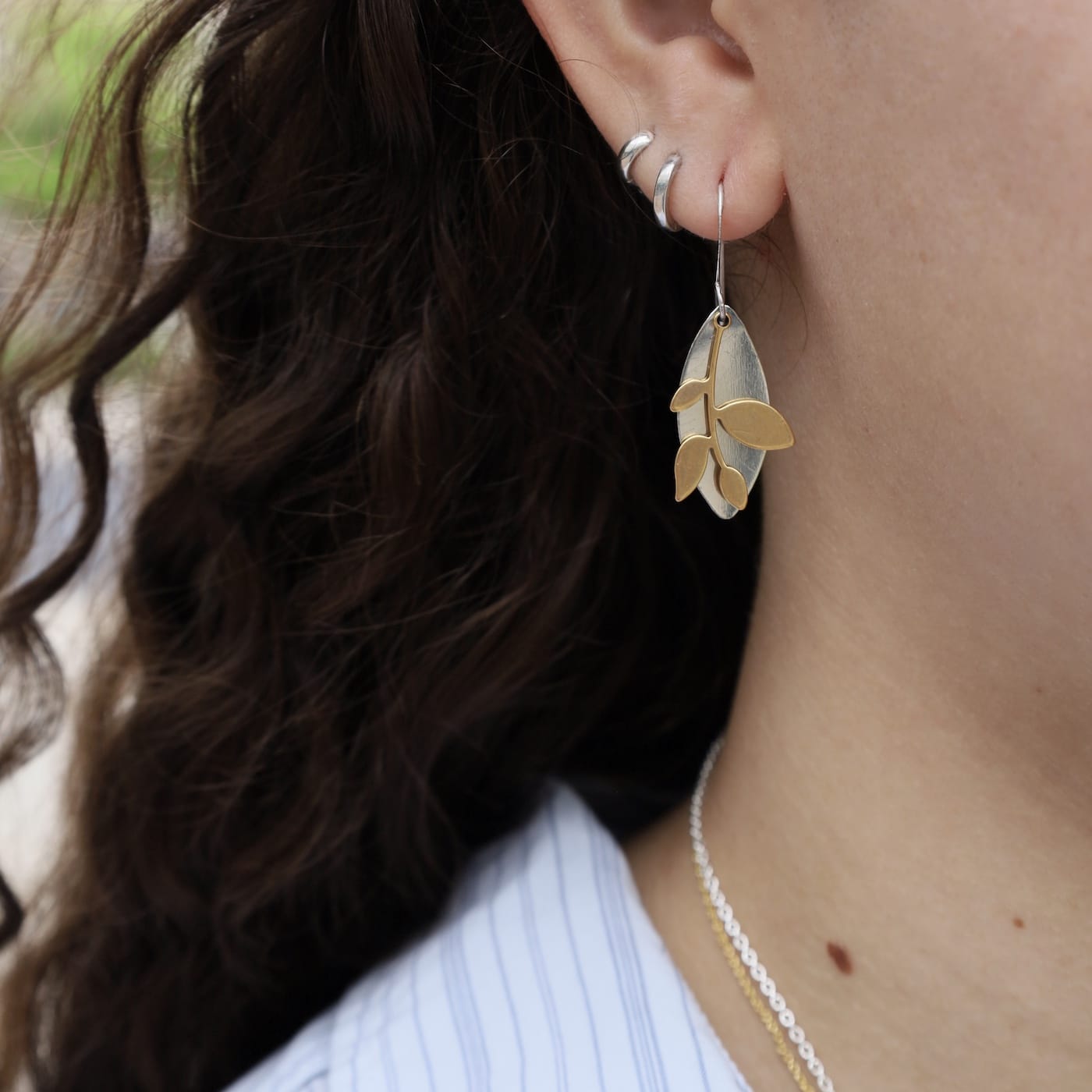 EAR-JM Elongated silver sphere w/ golden leaf branch earr