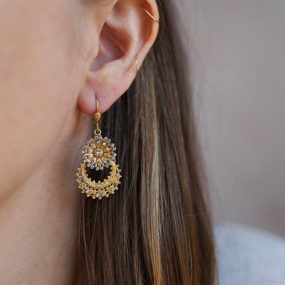 EAR-JM Flower & Crescent Drop Earring