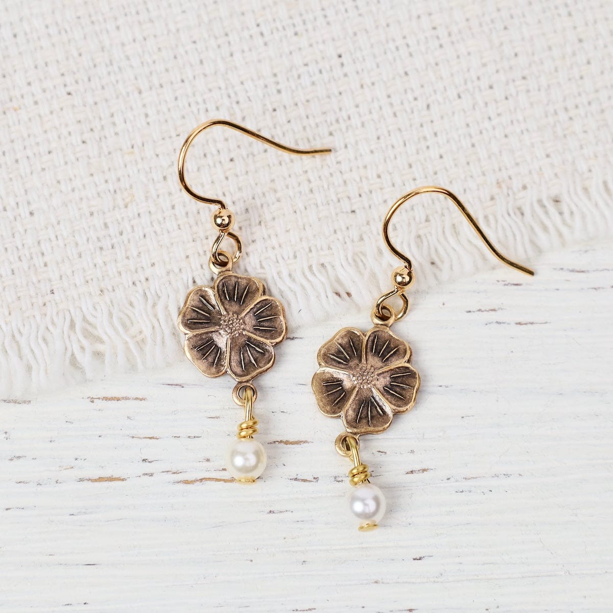 EAR-JM Gold Plated Small Flower with Pearl Earrings - Pla