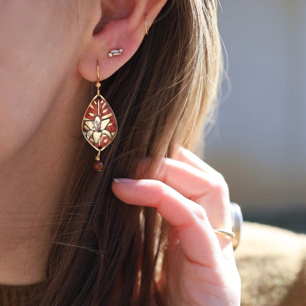 
                      
                        EAR-JM Golden Tantalizing Tiger Lillie Earrings
                      
                    