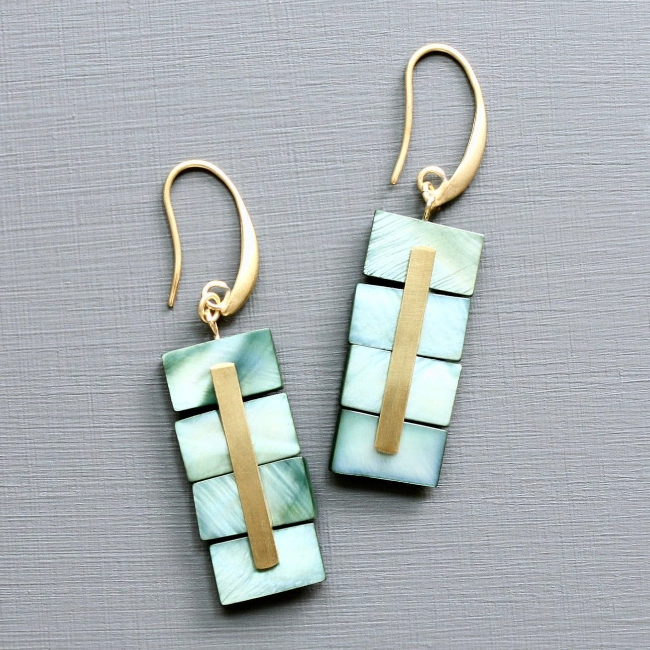 EAR-JM Green Shell Geometric Earrings