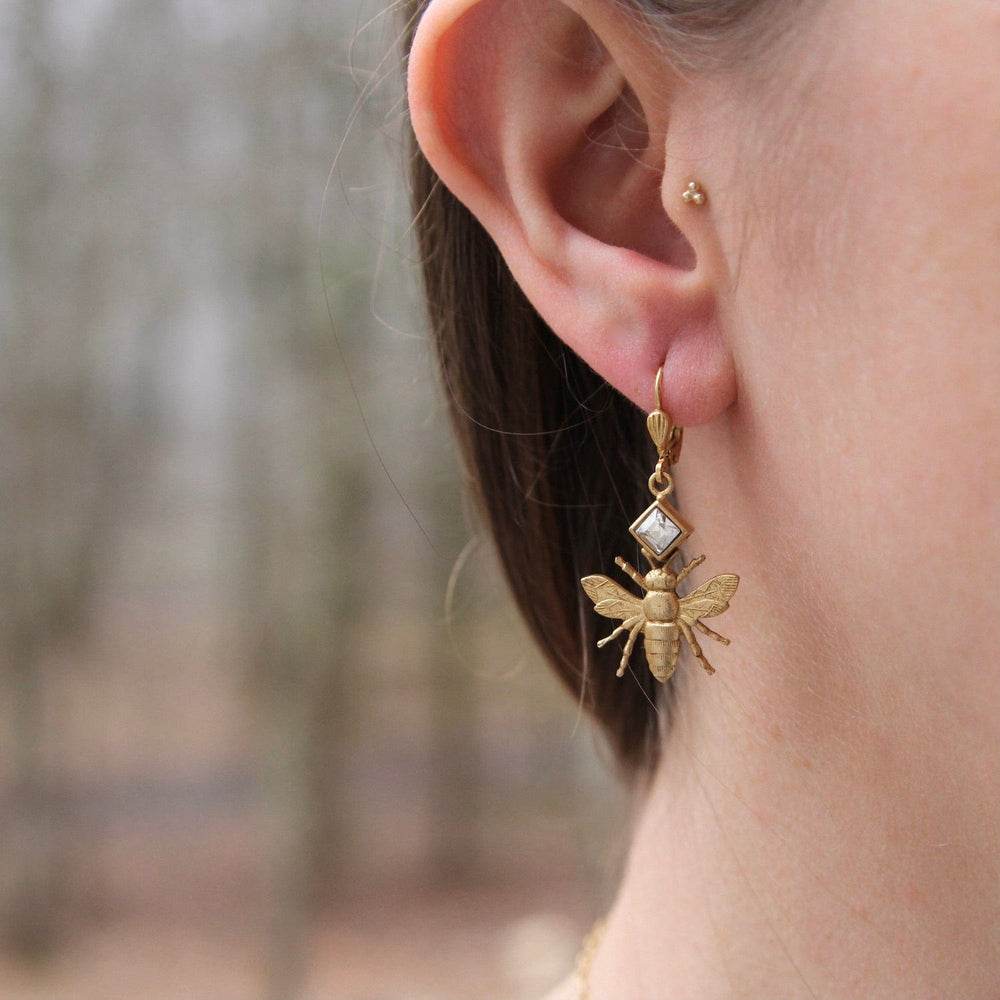 
                      
                        EAR-JM Large Bee with Square Crystal Earring - Gold Plate
                      
                    