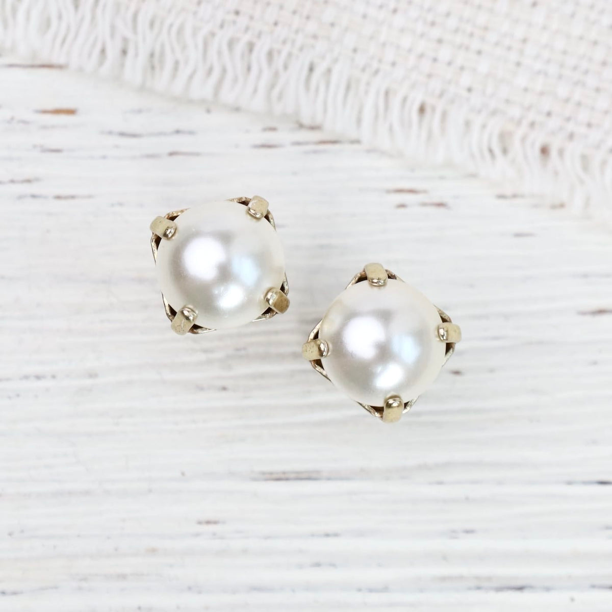 EAR-JM Medium Pearl Crystal Post Earring- Gold Plate