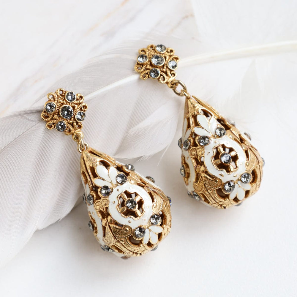 
                      
                        EAR-JM Miss Oberoi Post Earring
                      
                    