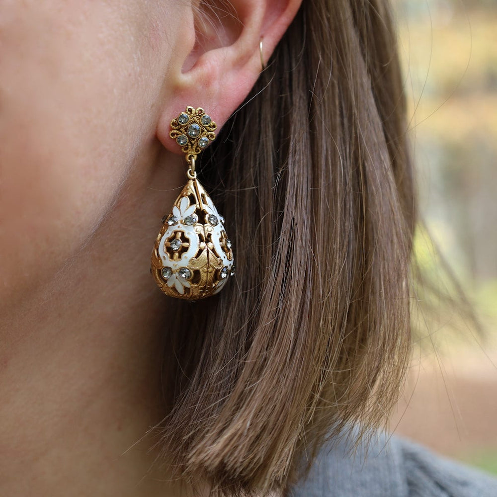 
                      
                        EAR-JM Miss Oberoi Post Earring
                      
                    