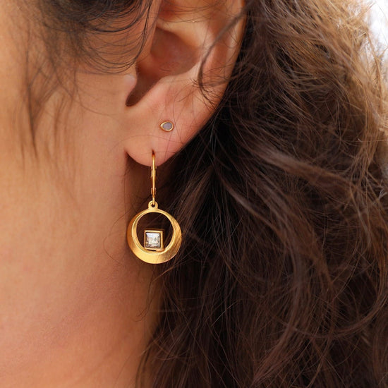 EAR-JM Offset Round Earrings - Gold Plate