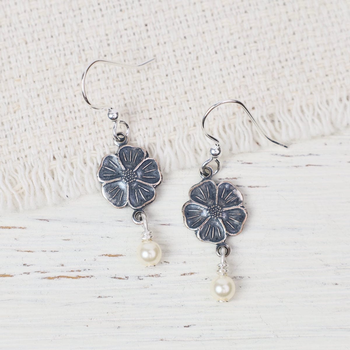 EAR-JM Silver Plated Small Flower with Pearl Earrings - P