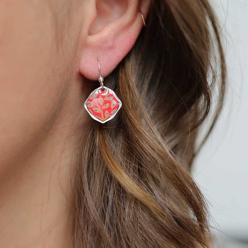 
                  
                    EAR-JM Square Leaf pattern with Tangerine Background Earring
                  
                