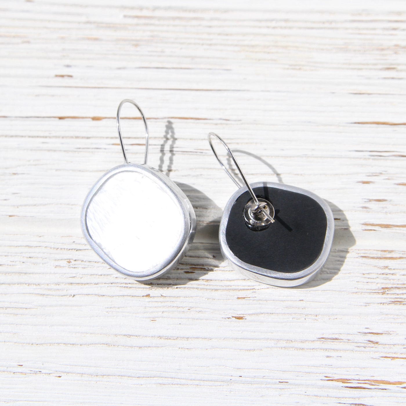 EAR-JM White Kidney Resin Earring