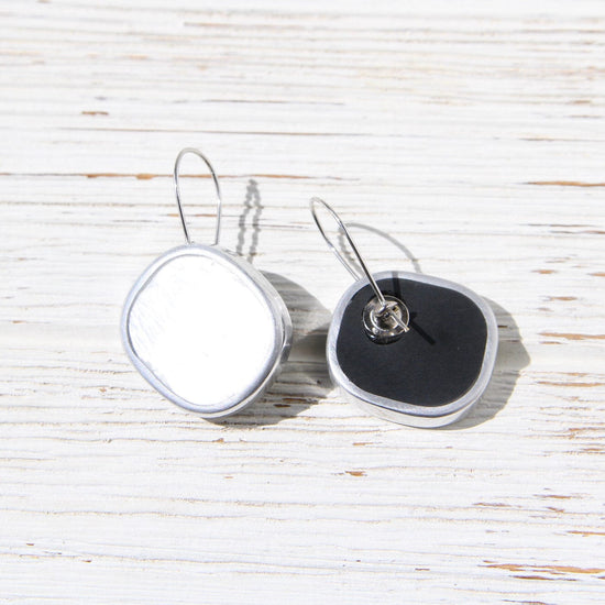 EAR-JM White Kidney Resin Earring