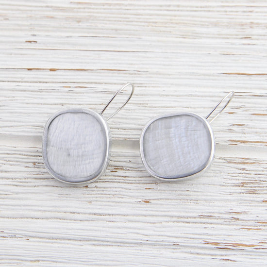 EAR-JM White Kidney Resin Earring