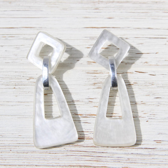 Load image into Gallery viewer, EAR-JM White Resin Statement Earring
