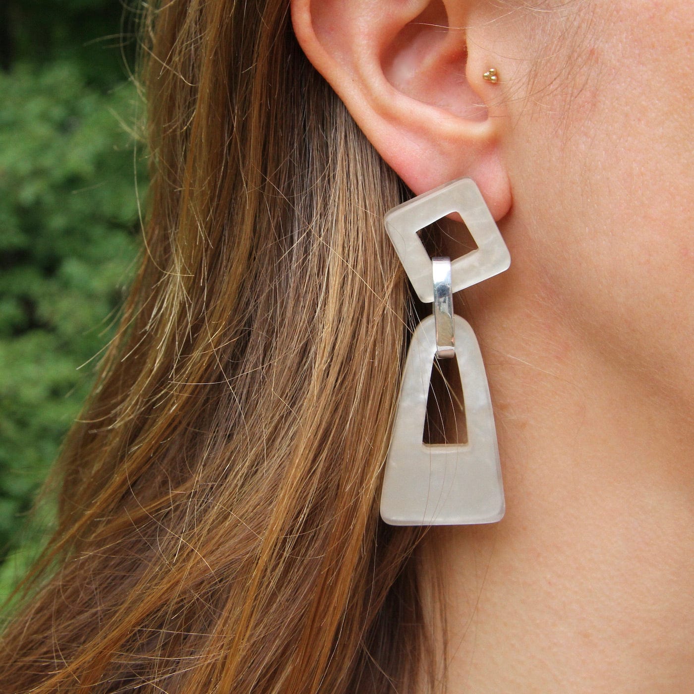 Load image into Gallery viewer, EAR-JM White Resin Statement Earring
