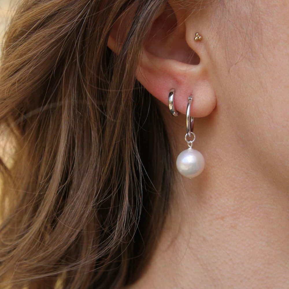 
                      
                        EAR Kaia Pearl Drop Hoop - Sterling Silver
                      
                    