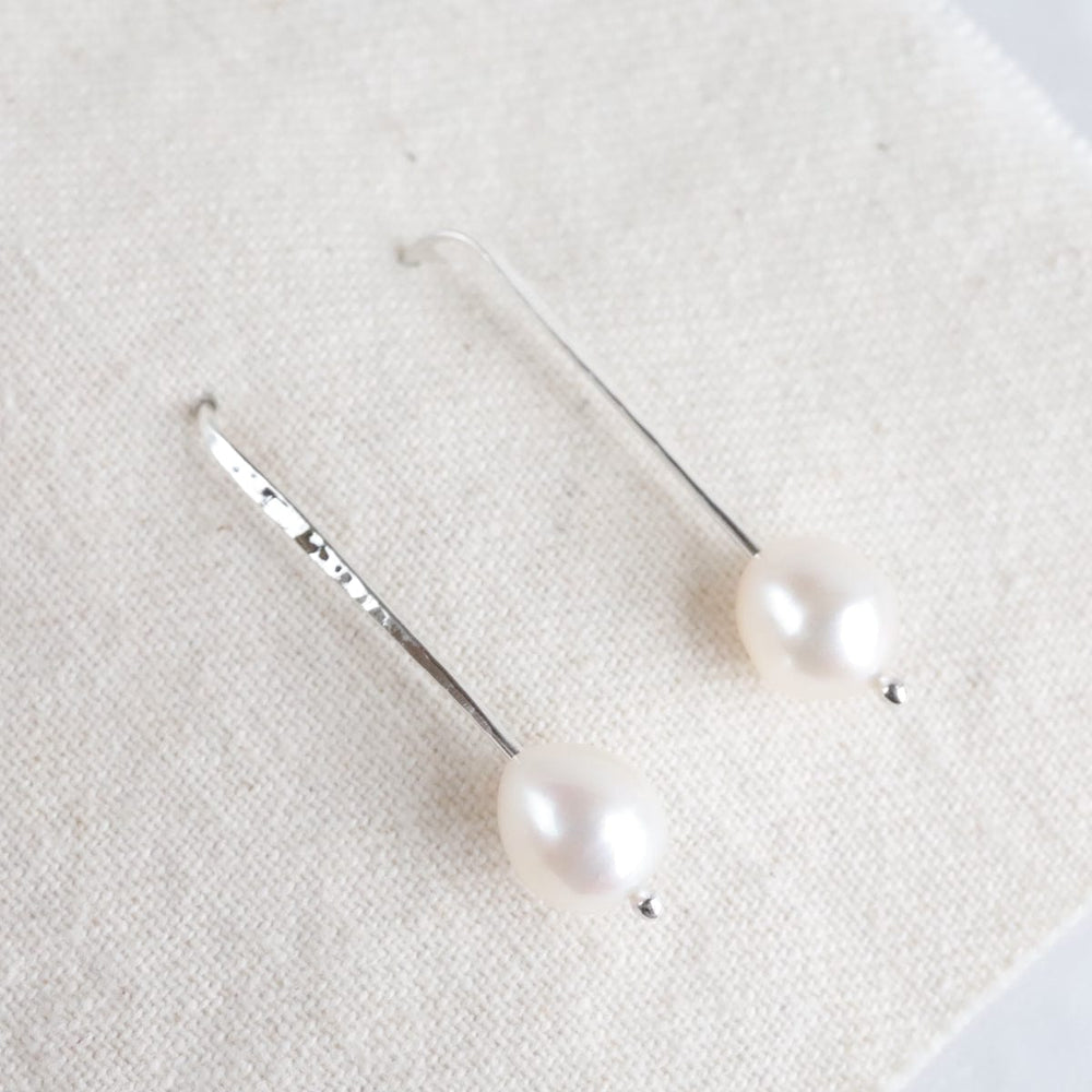 
                      
                        EAR Large Fresh Water Pearl On Long Silver Wire Earring
                      
                    