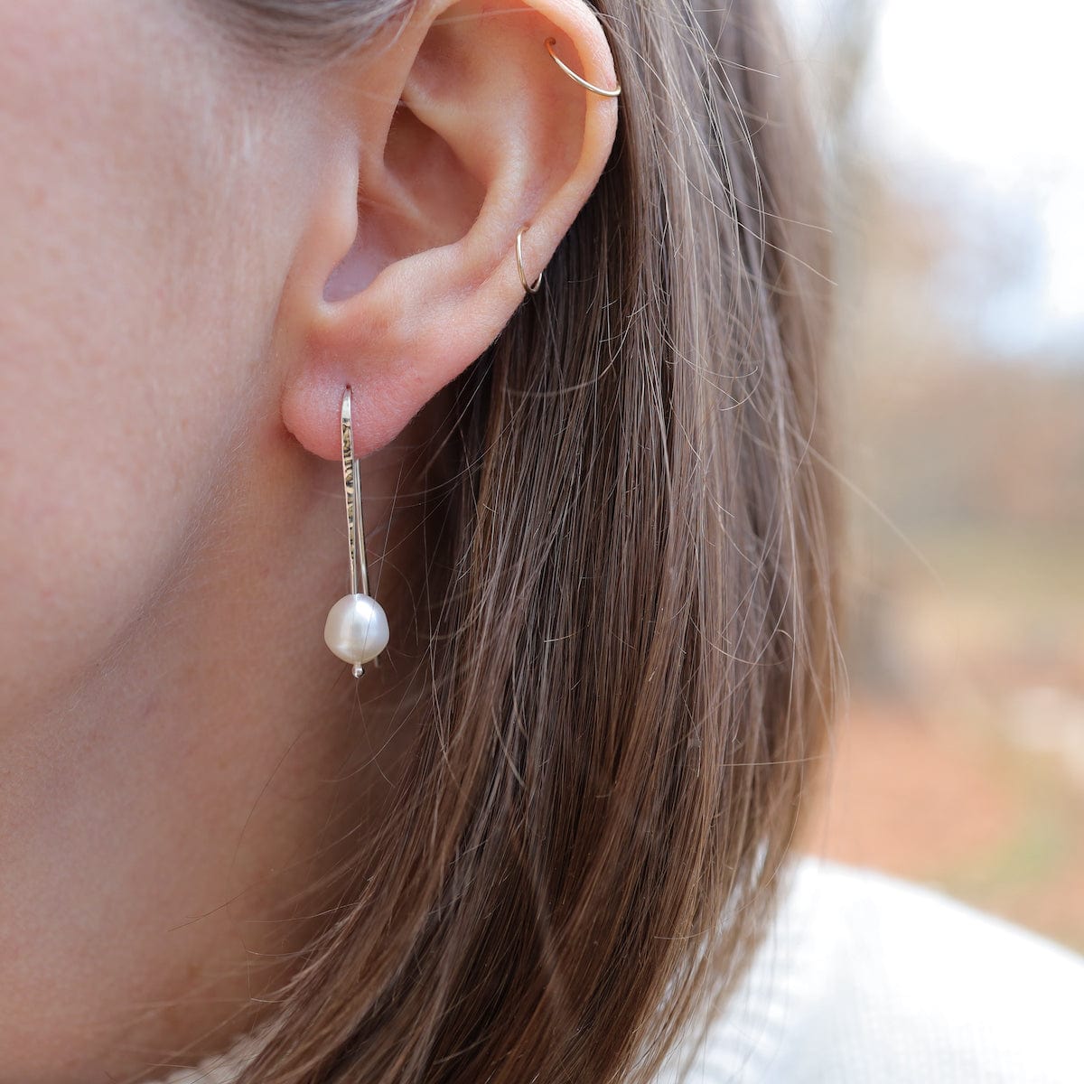 EAR Large Fresh Water Pearl On Long Silver Wire Earring