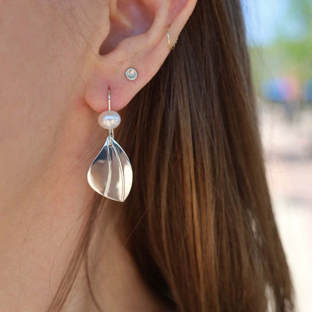 
                      
                        EAR Leaf Drop With Pearl Earring
                      
                    