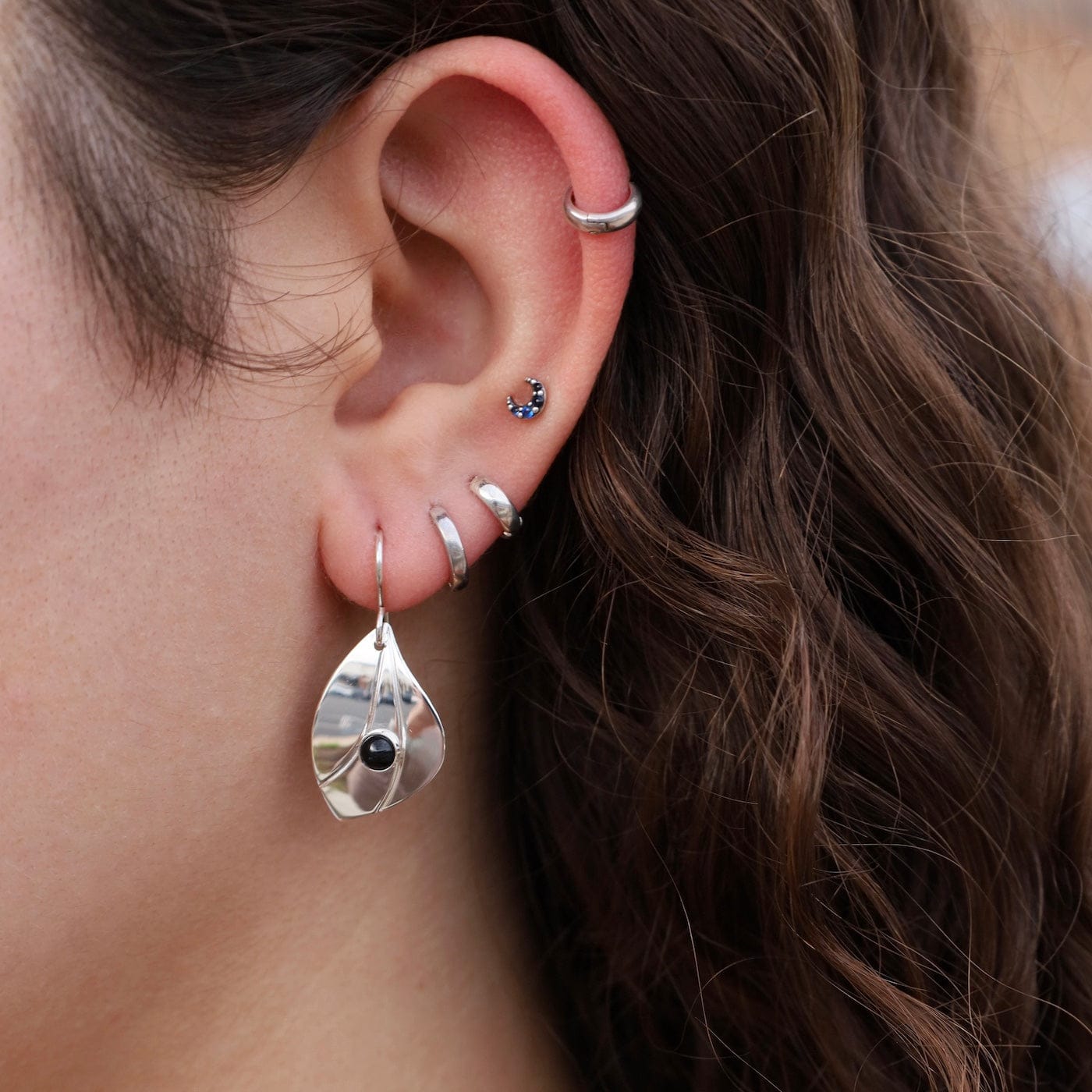 EAR Leaf Shape Dangle with Cabachon Onyx