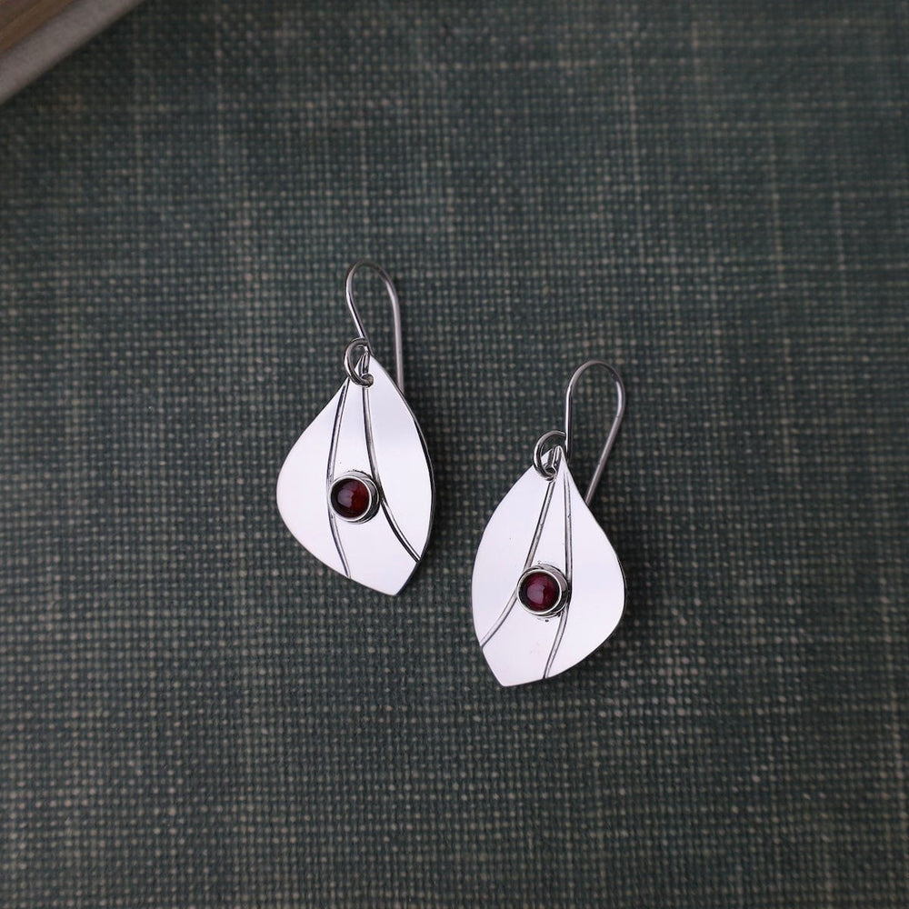 
                      
                        EAR Leaf Shape With Cabochon Garnet Earrings
                      
                    