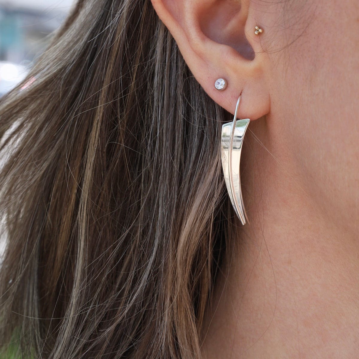 EAR Long Cruved Triangle W/ Wire Earring