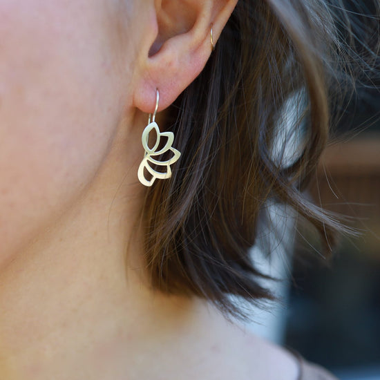EAR Lotus Wire Earring