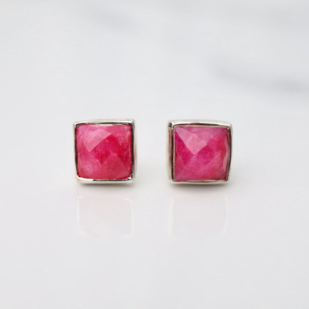 
                      
                        EAR Madeline Stud Earrings - Silver Square - Ruby Quar
                      
                    