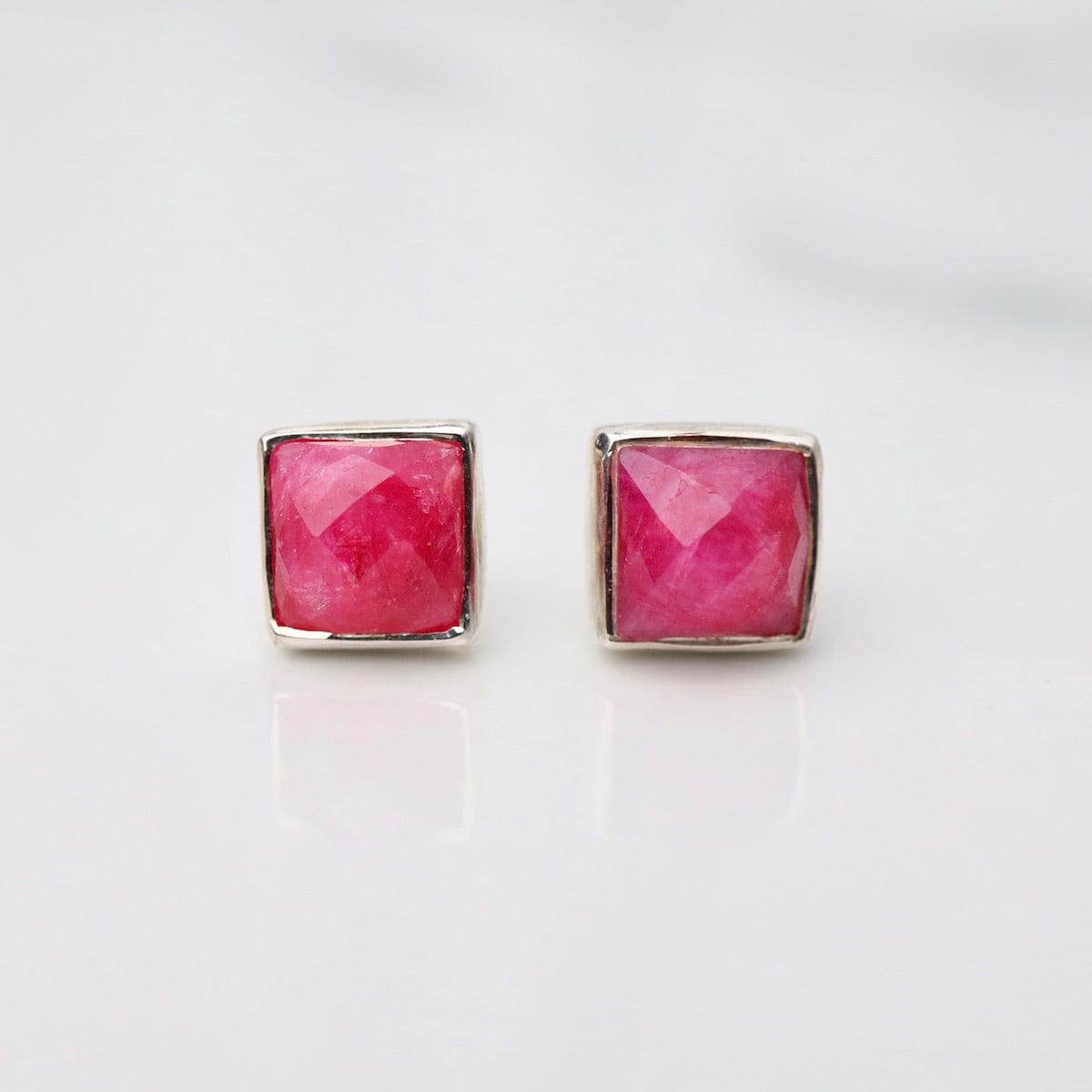 EAR Madeline Stud Earrings - Silver Square - Ruby Quar