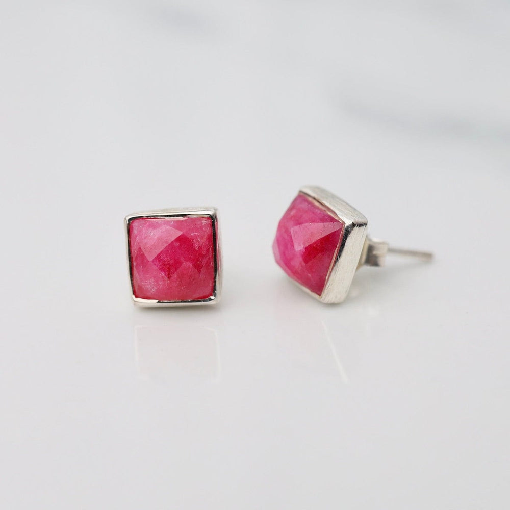 
                      
                        EAR Madeline Stud Earrings - Silver Square - Ruby Quar
                      
                    