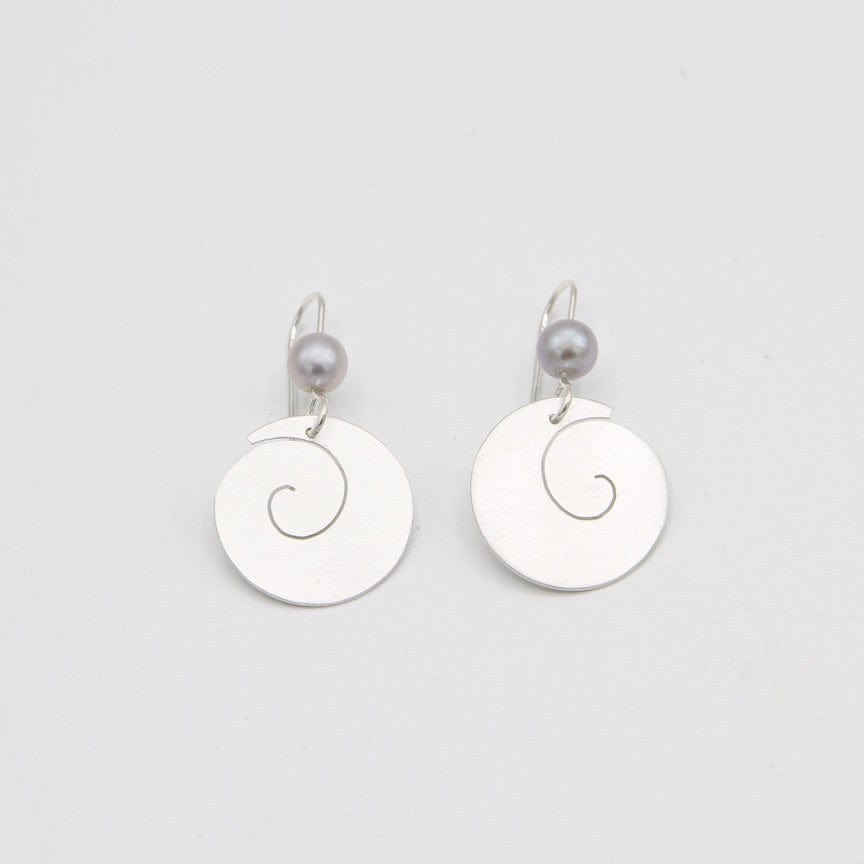 
                      
                        EAR Matte Silver Swirl Drop with Gray Pearl
                      
                    