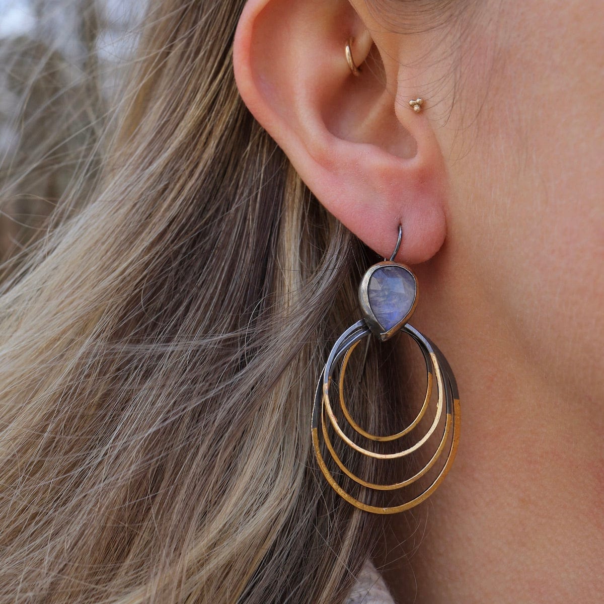 EAR Medium Ripple Rim Earrings with Rainbow Moonstone
