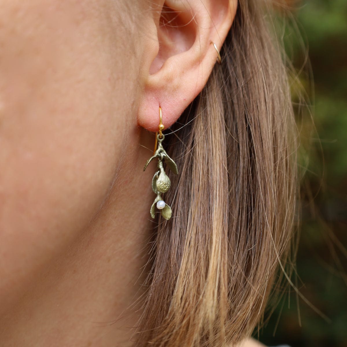 EAR Mistletoe Dangle Wire Earring