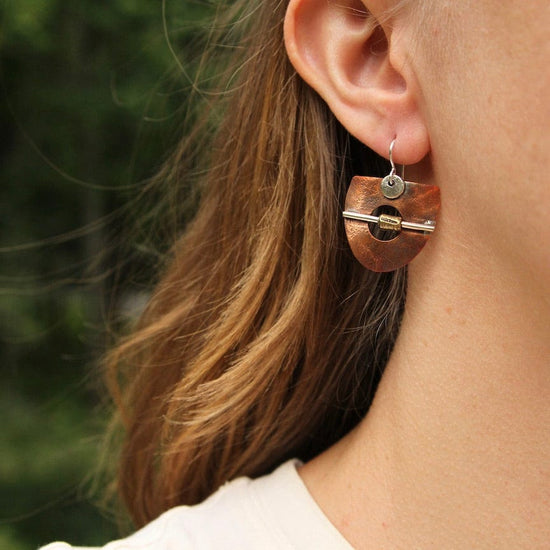 Load image into Gallery viewer, EAR Mixed Metal Shield earring
