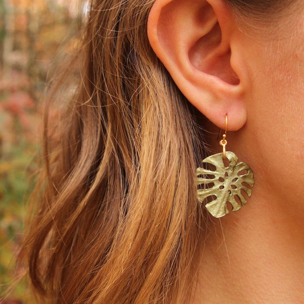 
                      
                        EAR Monstera Wire Earrings
                      
                    