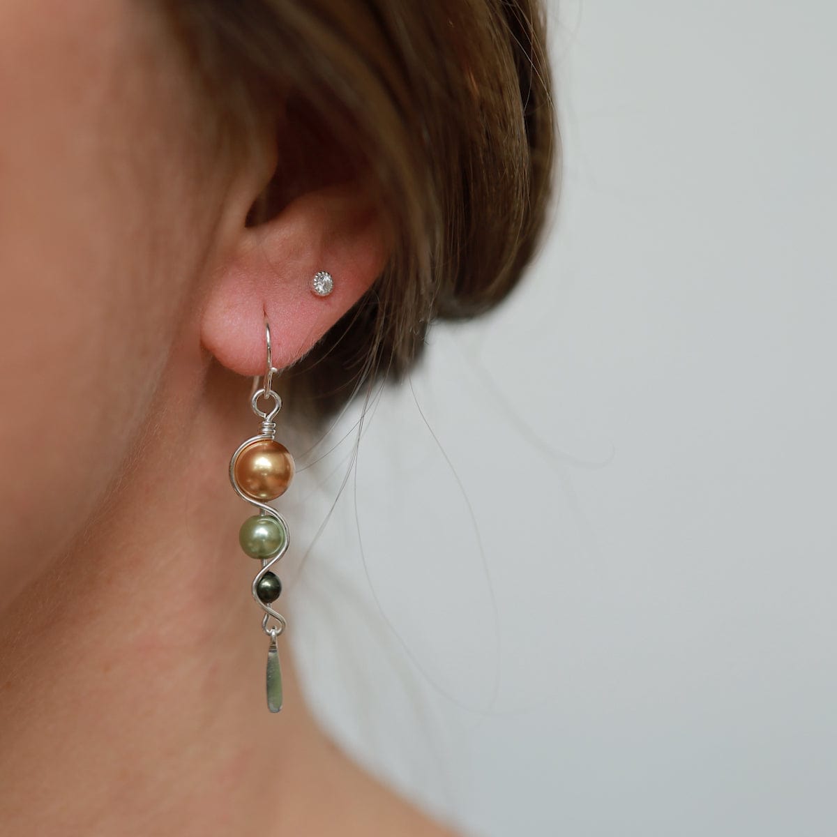 EAR One Long Climb Green & Gold Pearl Earring - Sterling Silver