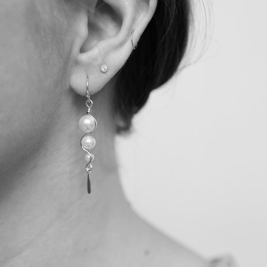 EAR One Long Climb White Pearl Earring - Sterling Silver