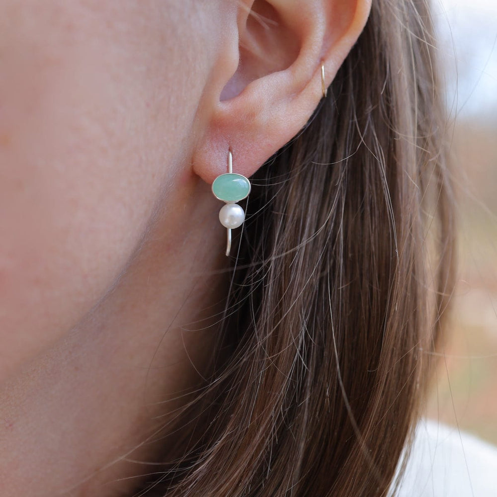 
                      
                        EAR Oval Aventurine Cabochon & White Pearl Earrings
                      
                    