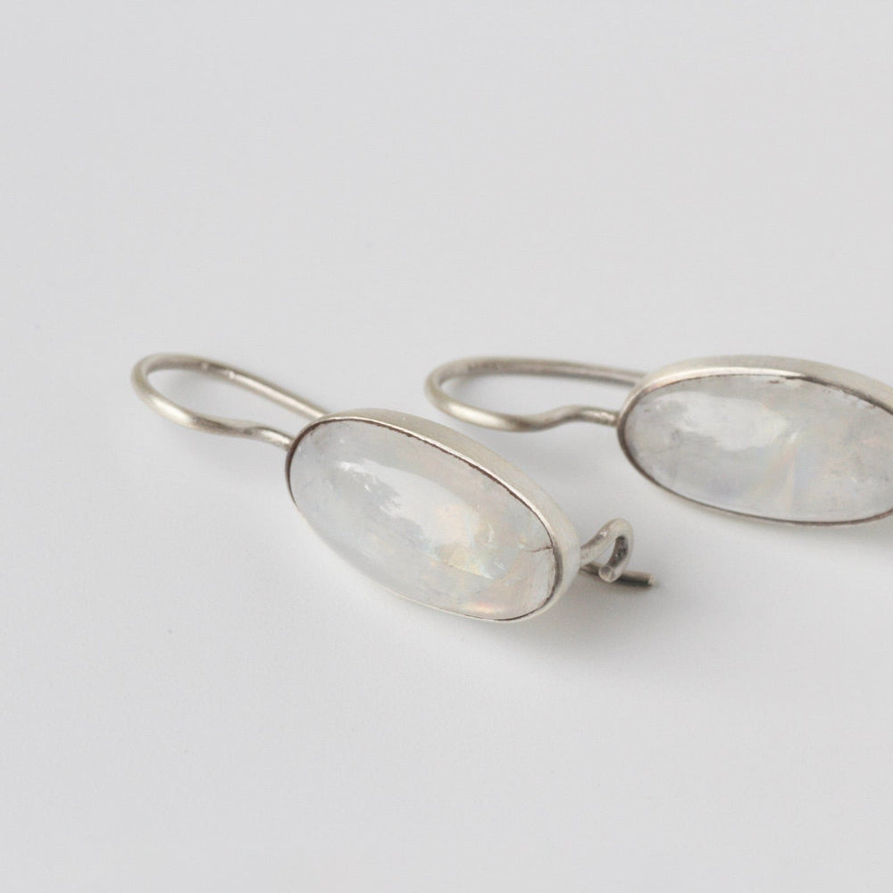 
                      
                        EAR Oval Cabochon Rainbow Moonstone Drop Earrings
                      
                    