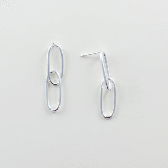 Load image into Gallery viewer, EAR Oval Chain Loops On Post In Sterling Silver

