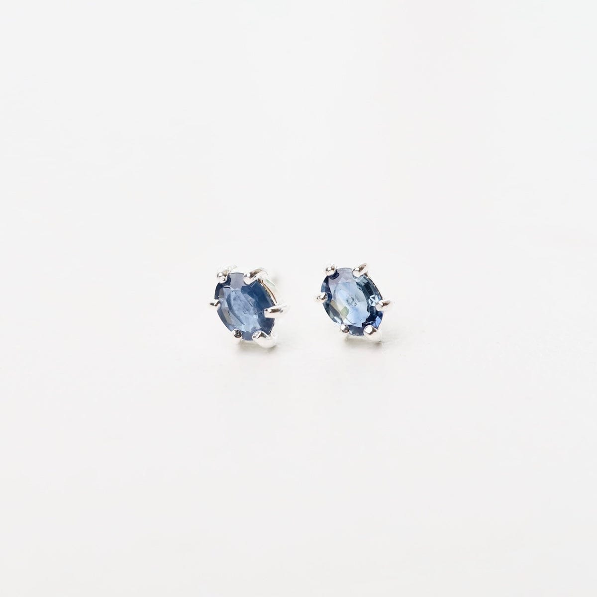 EAR Oval Claw-set Blue Sapphire Studs