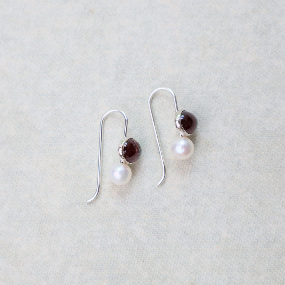 
                      
                        EAR Oval Garnet Cabochon Earrings with White Pearl
                      
                    