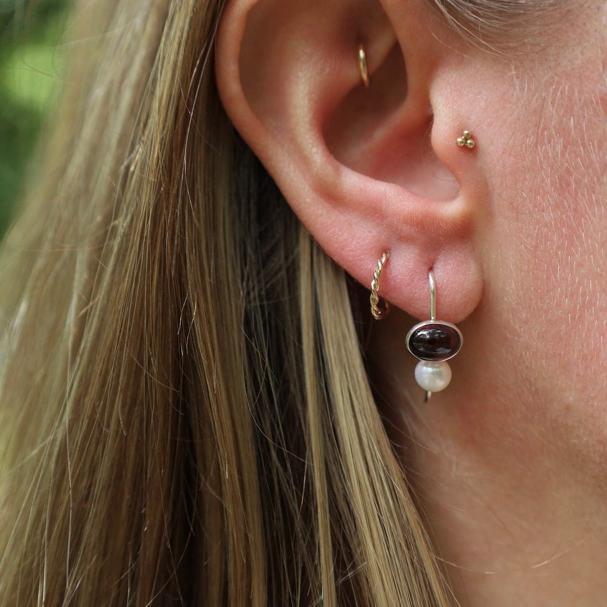 EAR Oval Garnet Cabochon Earrings with White Pearl