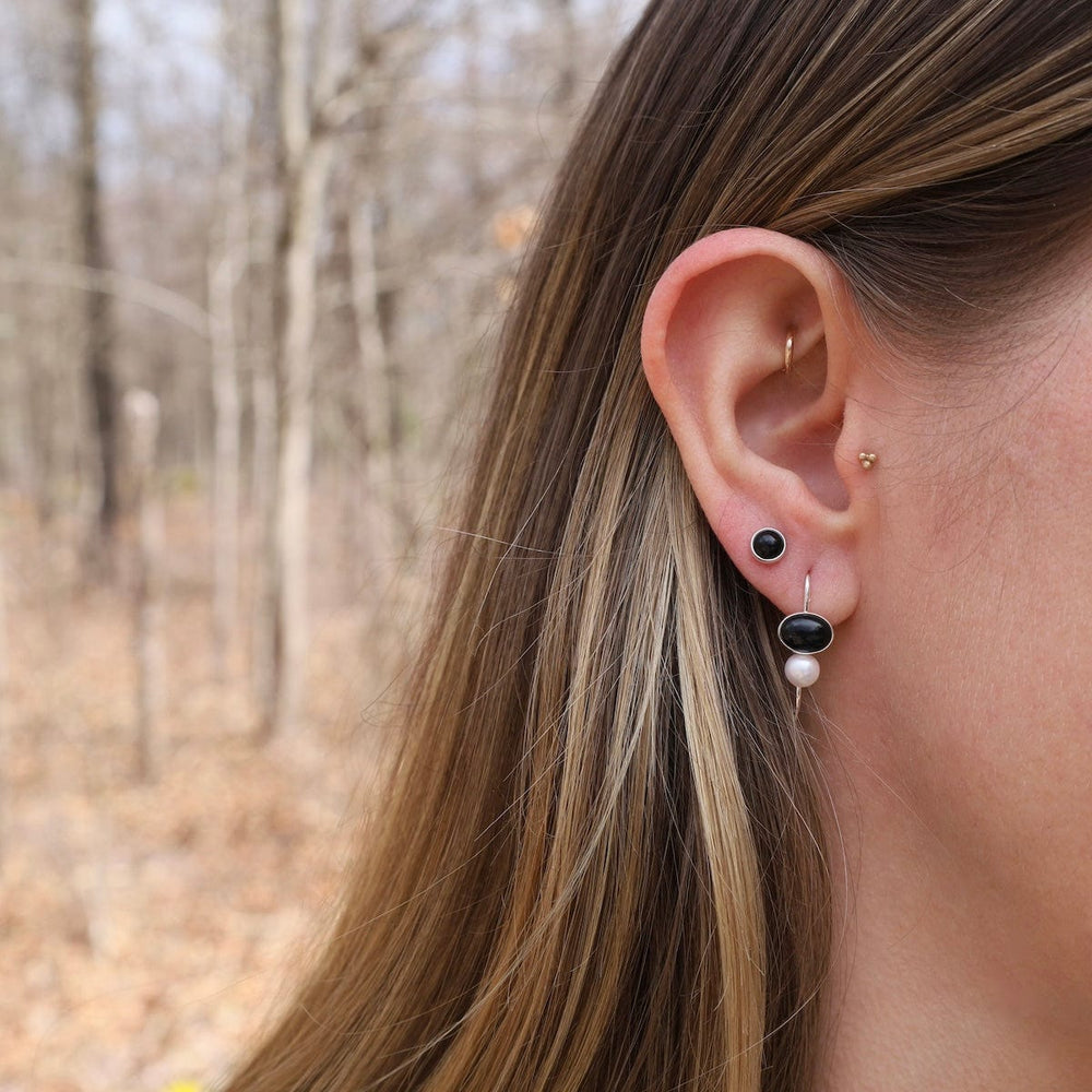 
                      
                        EAR Oval Onyx Cabochon Earrings with White Pearl
                      
                    