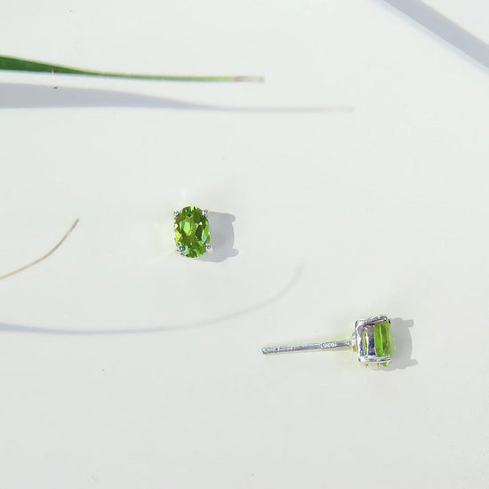 Load image into Gallery viewer, EAR Oval Peridot Post Earring
