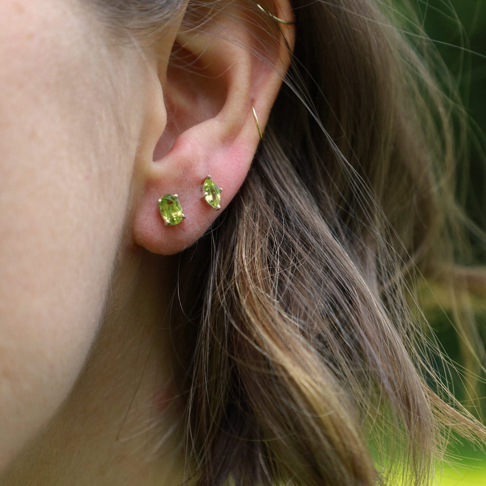 EAR Oval Peridot Post Earring