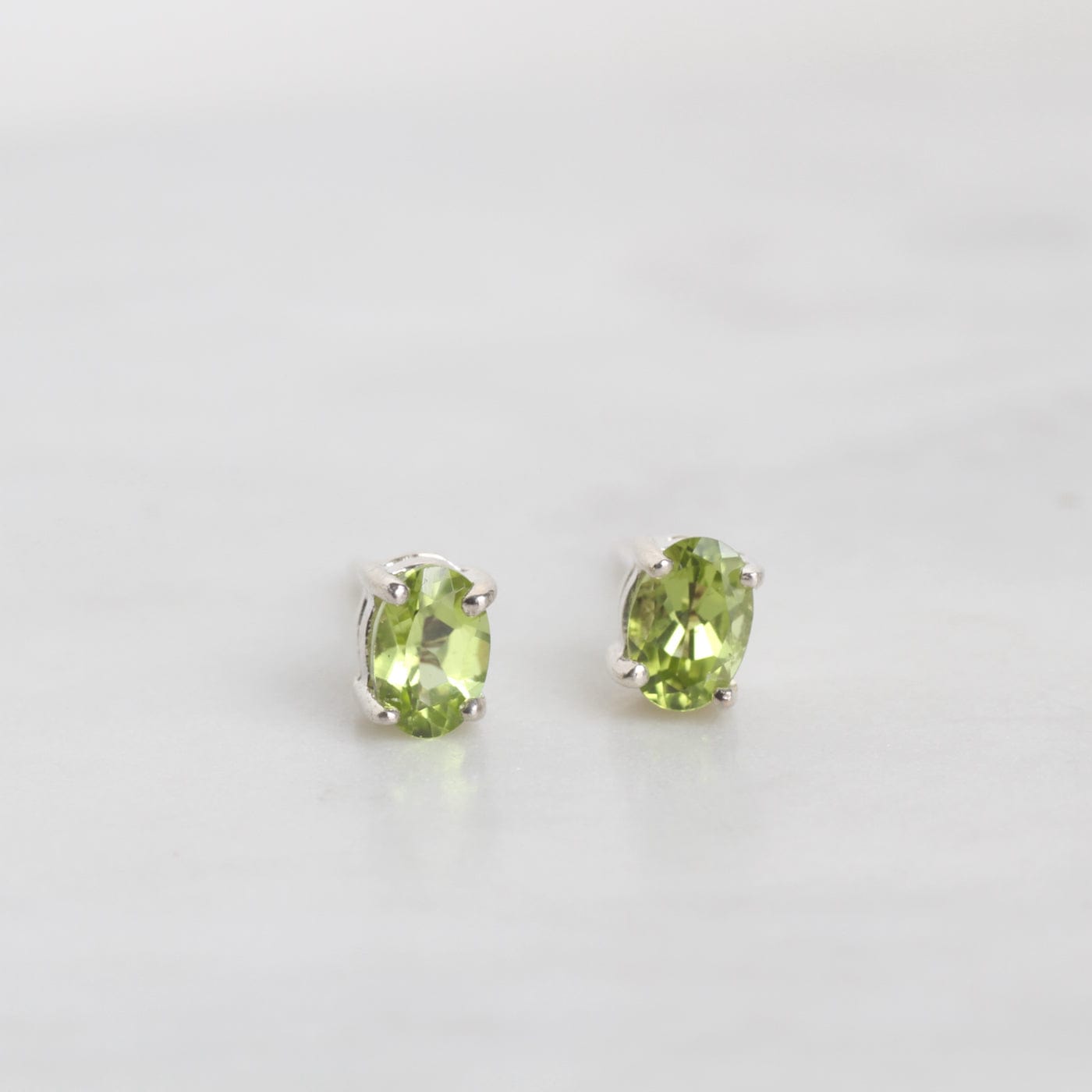 EAR Oval Peridot Post Earring